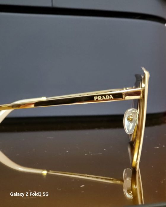 Продам женские очки Prada
