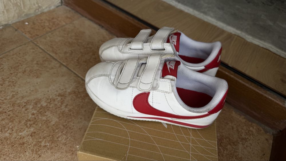 Кроссовки Nike для девочек