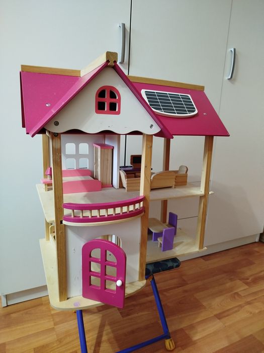 Детский домик деревянный