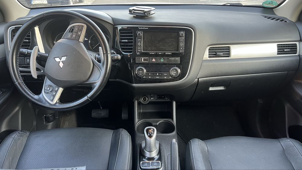 Vând Mitsubishi Outlander 2015 PHEV 2.0 Plug-in Hybrid