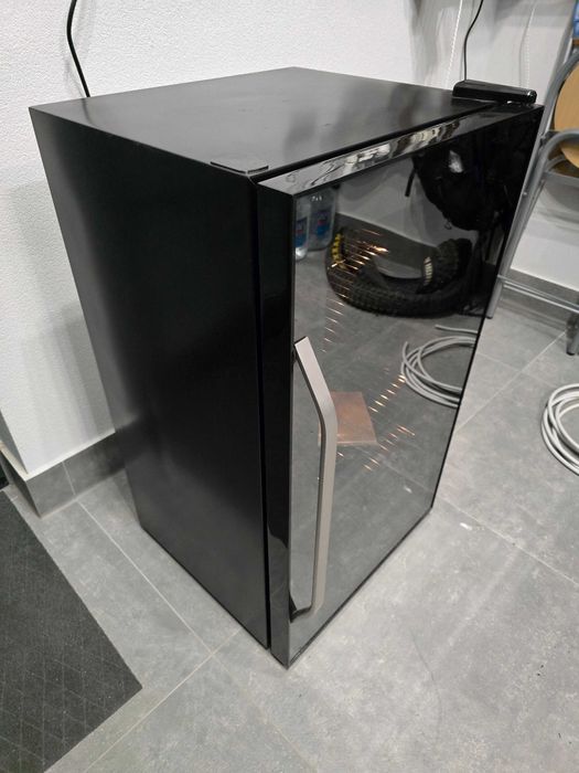 Minibar frigider racitor bauturi sau vinuri Klarstein Beersafe XXL 80 litri