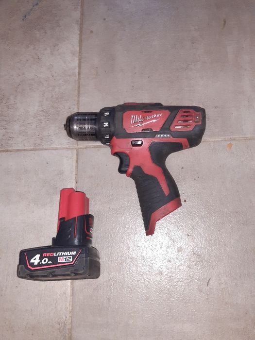 Bormasina filetanta Milwaukee M 12 BDD