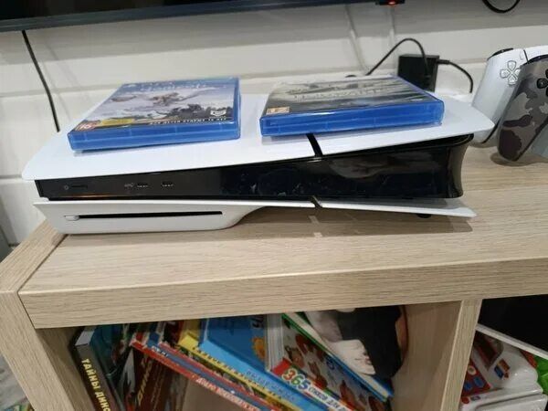 Продаю Playstation 5 slim 1 tb