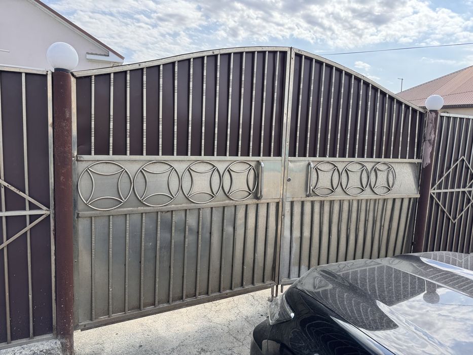 Прадаётся варота и калитка