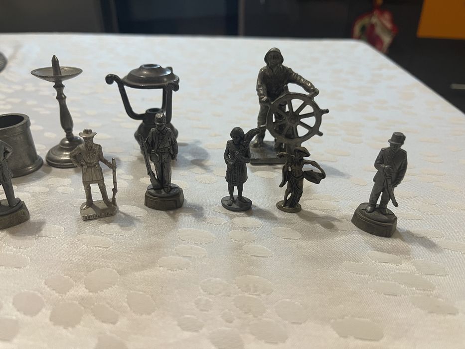 Оловвни фигурки