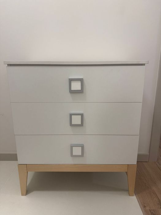 Детский шкаф с полочками