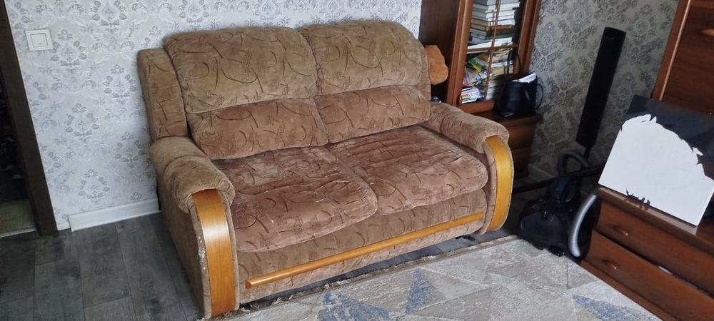 Продаю диван в состоянии б/у