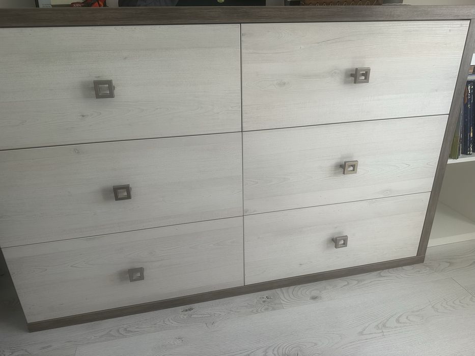 Vand corp mobilier - comoda