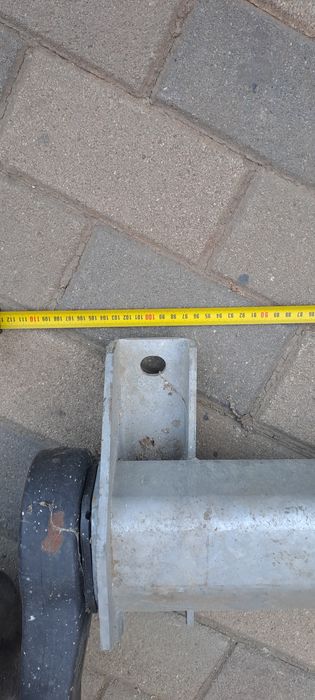 Axa remorca cu sistem de frânare