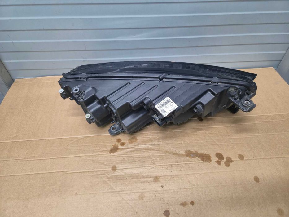 Far stanga Skoda Octavia 4 an 2019-2024 cod 5E4941015