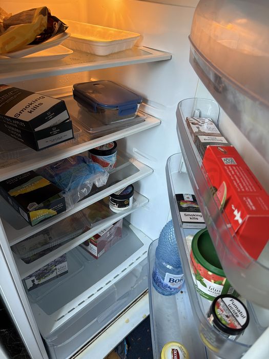Frigider Indesit in stare buna,merge si ingheata bine, fac upgrade cu altu