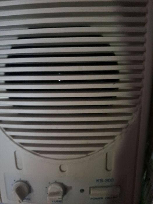 Ретро компютър Pentium с монитор  и тонколони