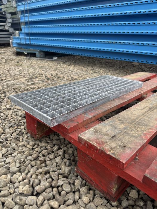 Vand trepte&gretare zincate la cel mai bun pret transport in toata tar
