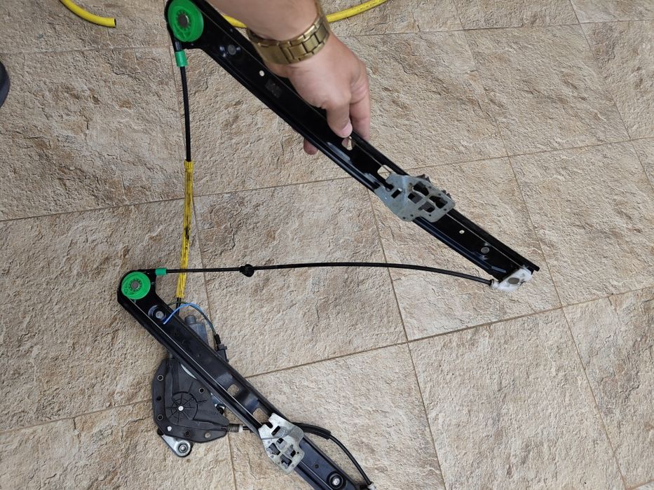 Преден ляв стъклоповдигач Бмв Е46