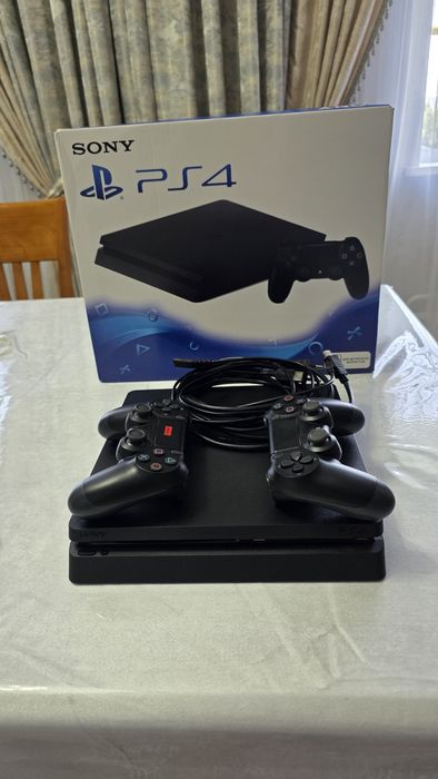 PlayStation 4 PS4 + джойстик