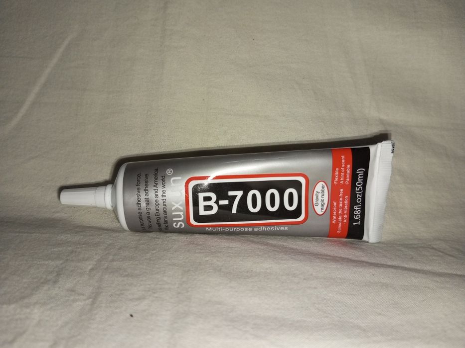 Прозрачный клей прочный надёжный.