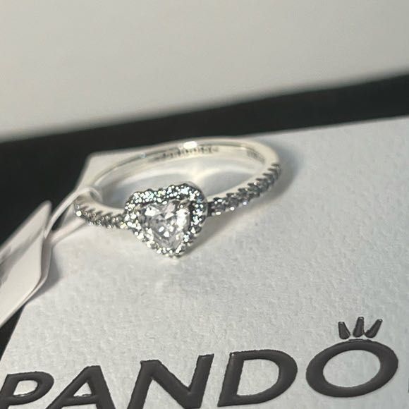 Pandora ring чисто нов с кутия