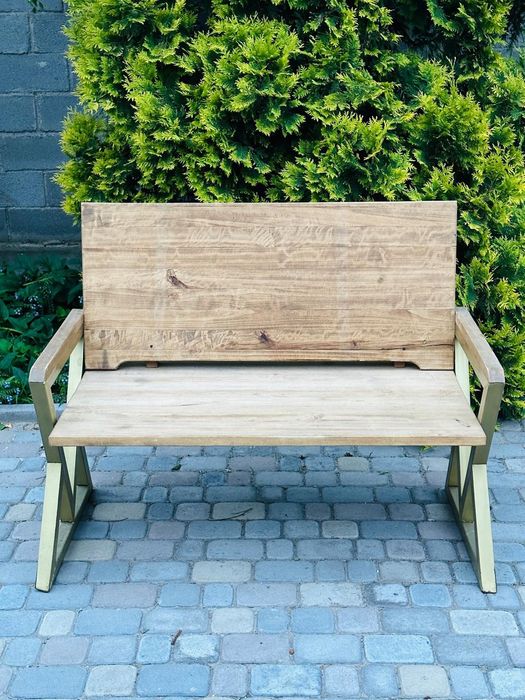 Столы и диваны мягкие