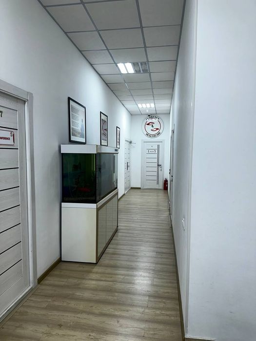 Срочно продается евроздание , 1235  кв.м вдоль главной дороги.