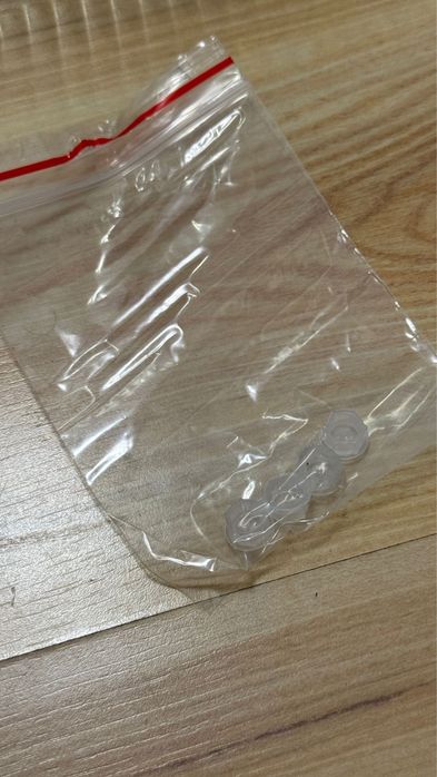 Etajera baie eleganta din acril cu manere auriu