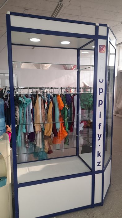 Продам стеклянные витрина