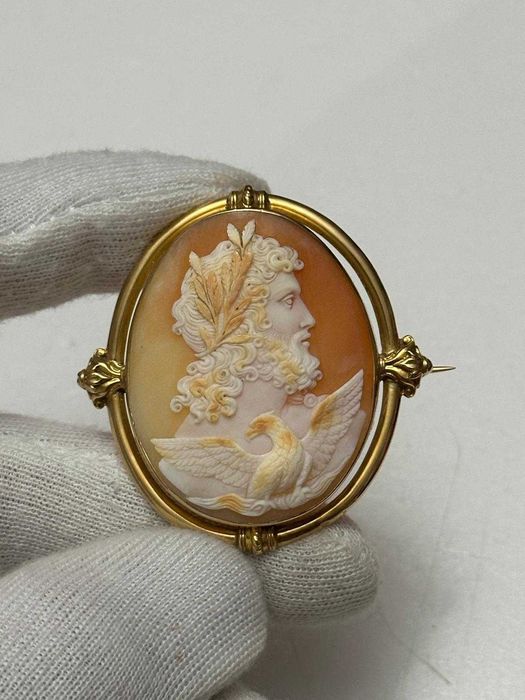 BROSA AUR 18K + CAMEE - Zeus - Sculptata in Scoica Sardonyx - Vintage