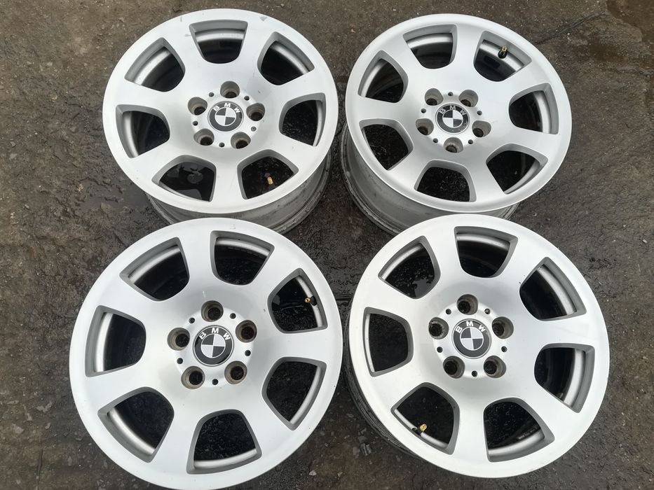 Топ състояние 16-5х120 ЕТ20 7J BMW E60