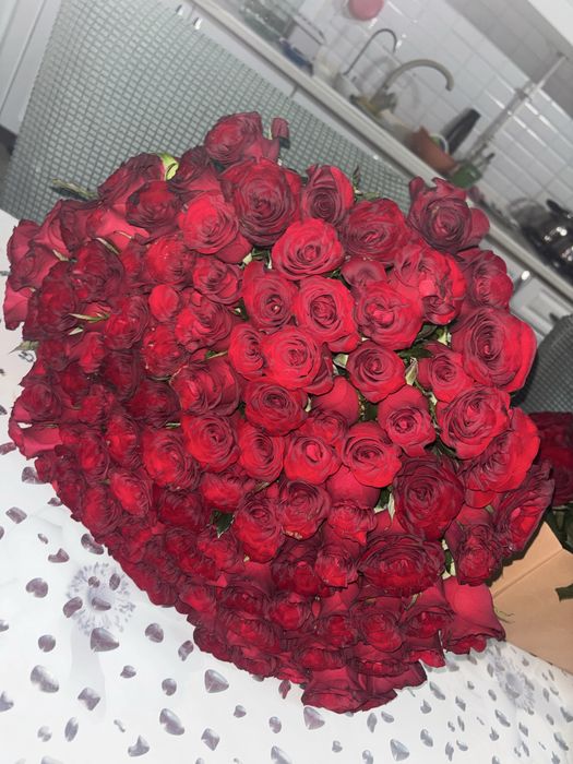 Розы свежие срочно продаам