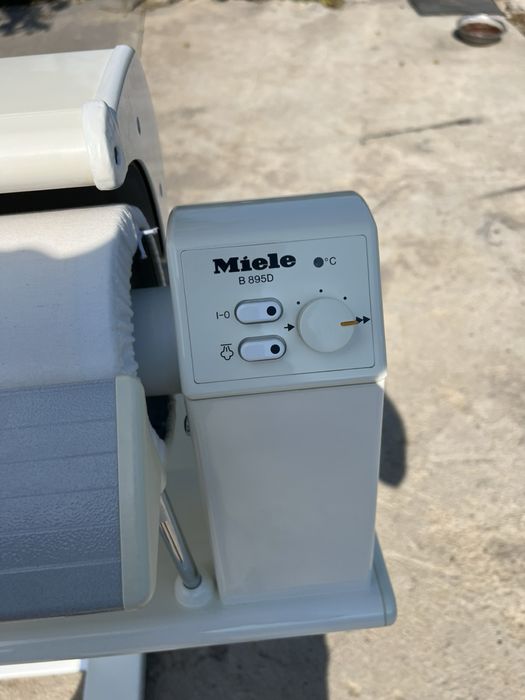 Miele B895D – професионална гладачна машина / гладачен валяк
