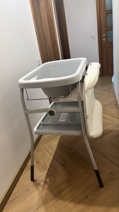 Cada Chicco cu suport si masa de infasat