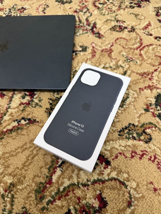 Продам Оригинальный Силиконовый Чехол на iPhone 13