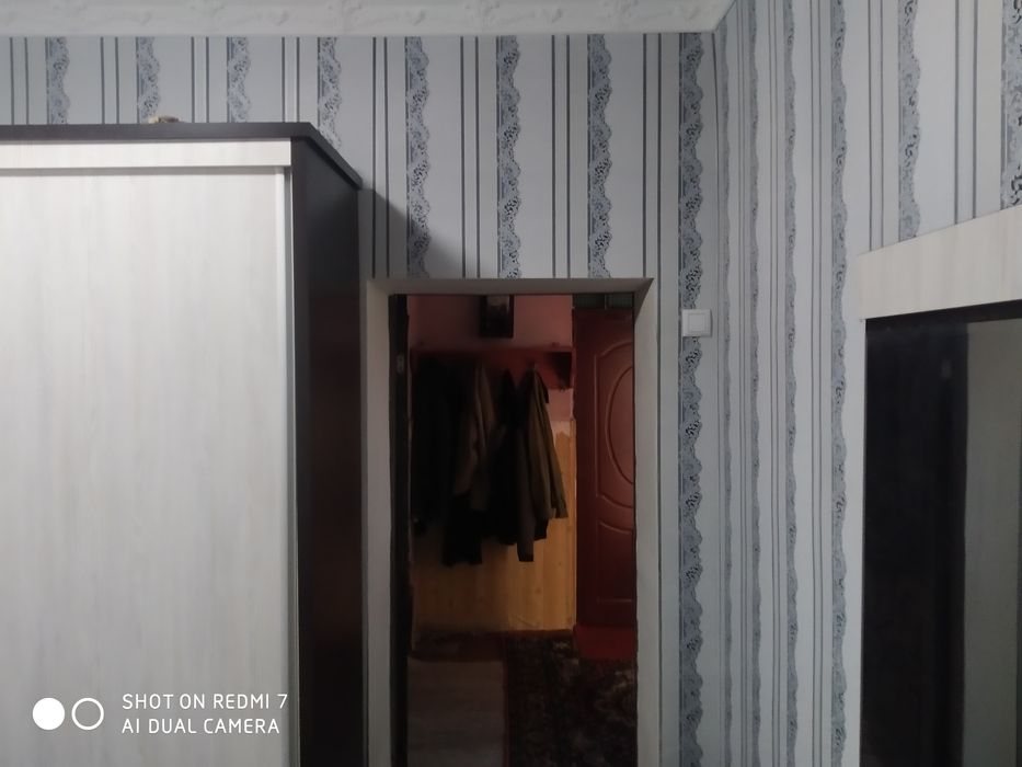 Прадаётся дом в харошом состоянии  8 комнат и1 гараж находится возле ц