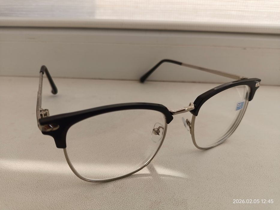 очки от зрения, коррегирующие.