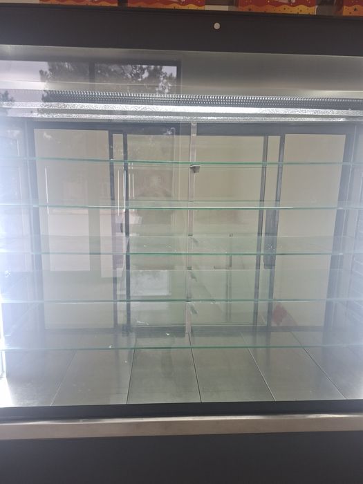 Торт ва ширинликлар учун холадельник