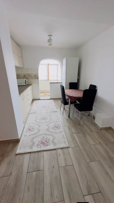 De închiriat apartament cu 3 camere