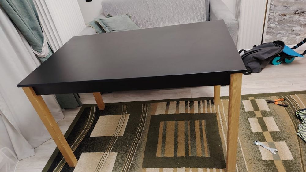 Продаю Стол черный