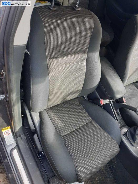 Scaun Dreapta Fata Pasager Textil cu Incalzire Toyota Avensis T25 2003 - 2009 [C6228]