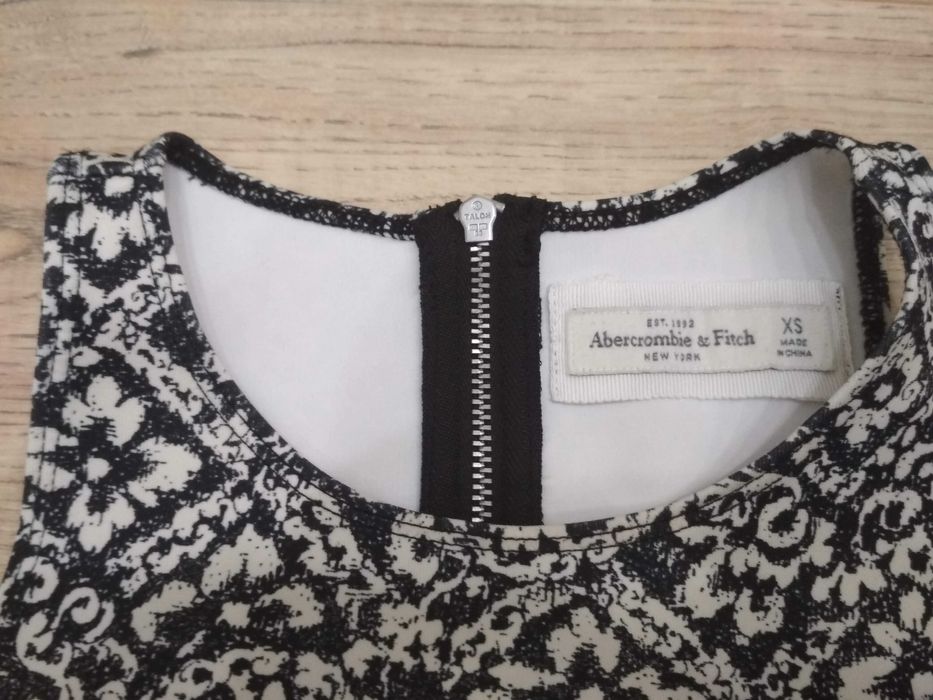 Abercrombie & Fitch  рокля