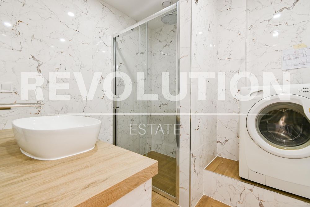 Дава се под наем Тристаен апартамент в София, Център - 80 кв.м за 900 € - Снимка #13