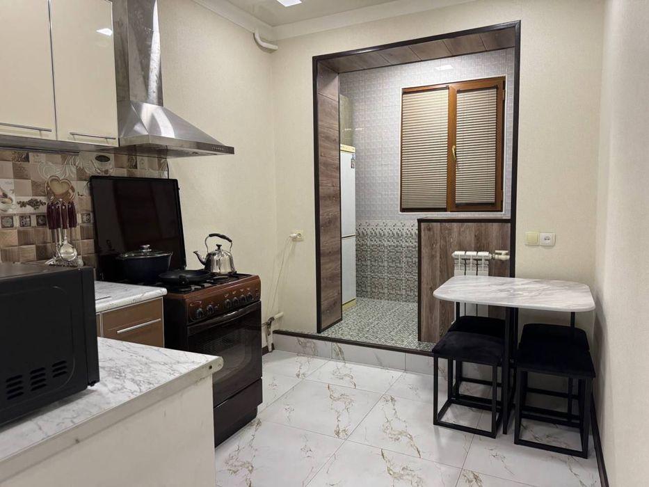 Новомосковский 1-комнатная /4/5 евроремонт 30м2