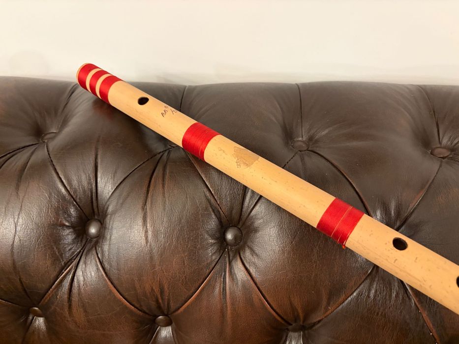 Професионална флейта Бансури, закупена от Индия.