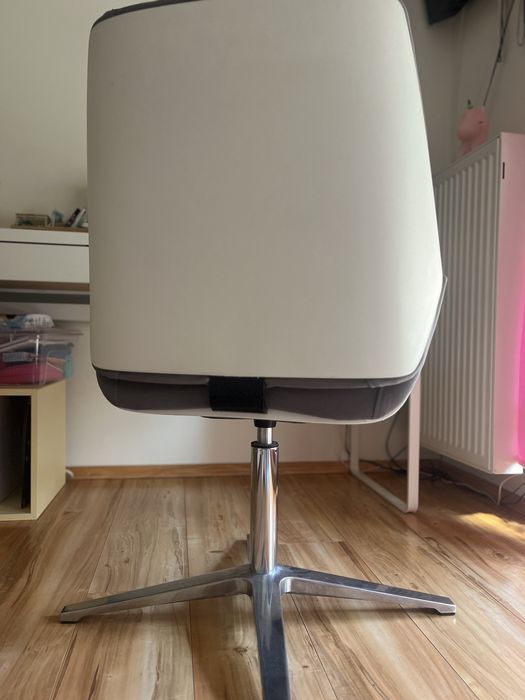 Scaun fotoliu premium rotativ, tapițerie de calitate, design modern