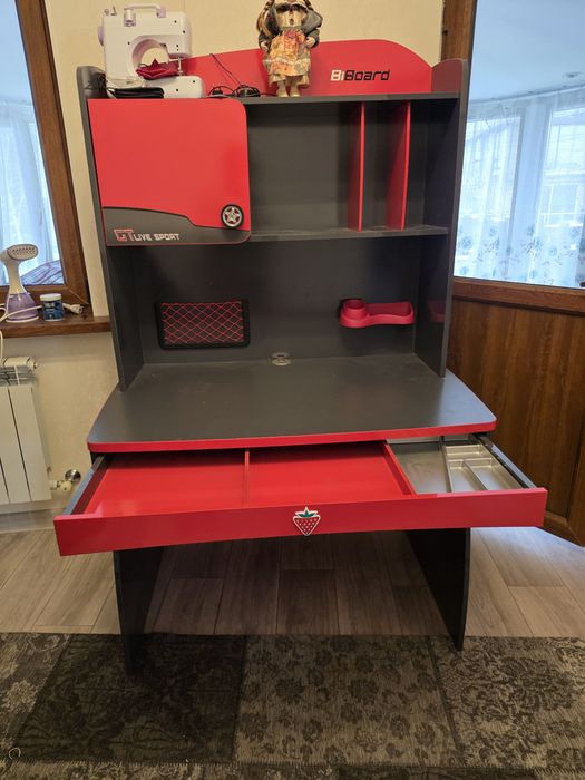 Детский стол компьютерный и комод