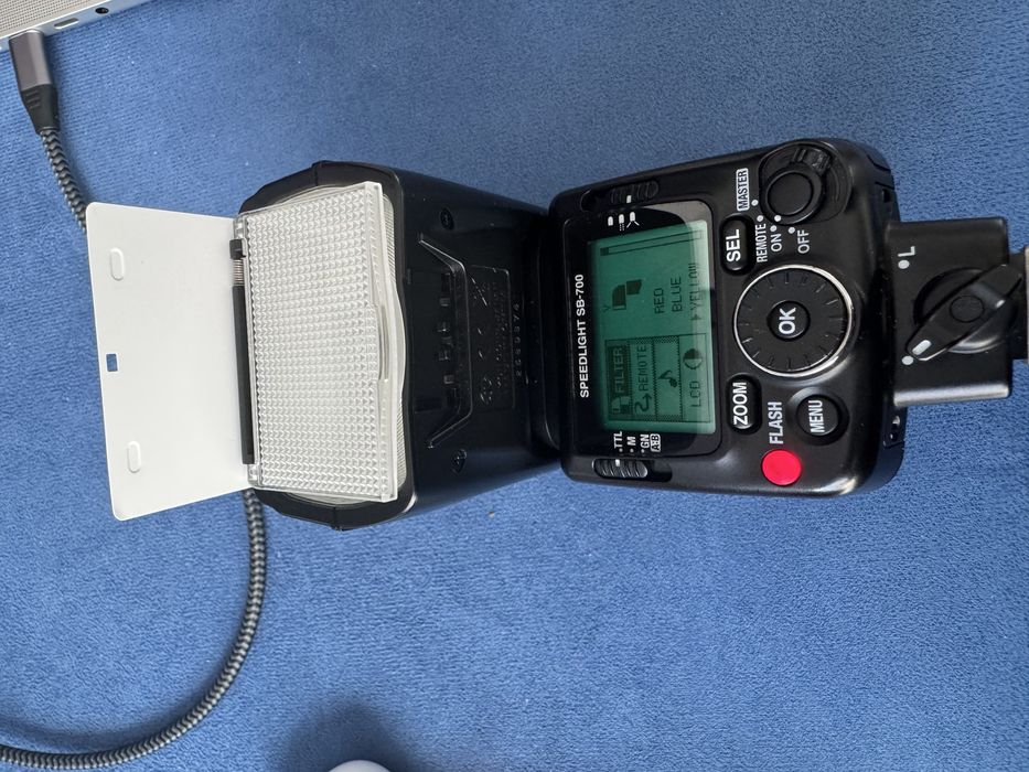 Blitz Nikon Speedlight SB-700 – funcțional, stare foarte bună