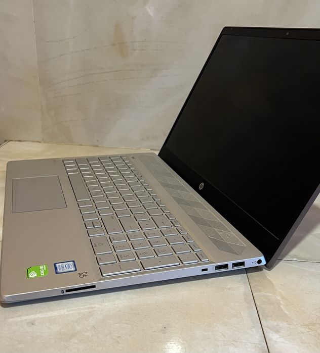 HP Pavilion 15 Silver cs i7-8 Gen. 1TB HDD 8GB RAM