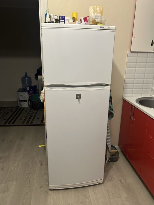 Холодильник Atlant состояние отличное, требует замену компрессора