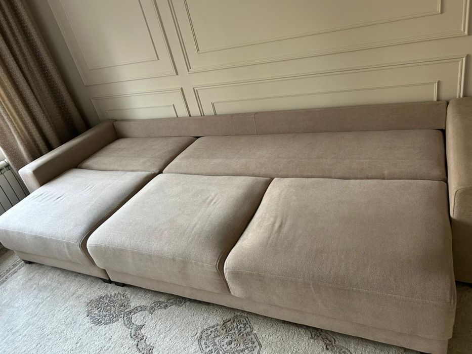 Диван гостинной