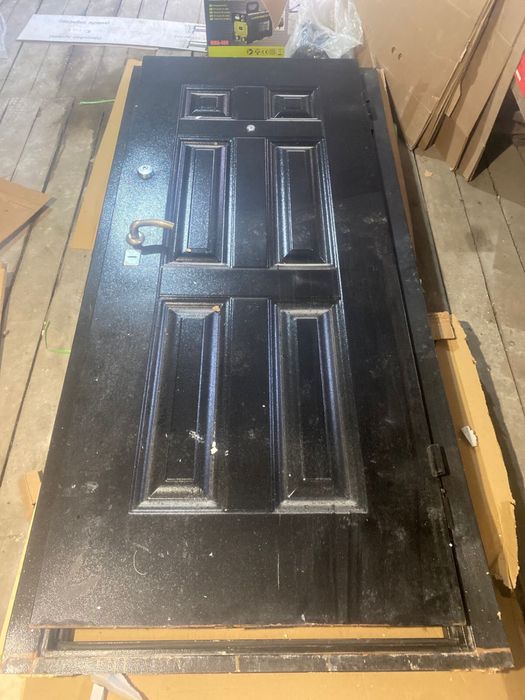 Продам входную дверь