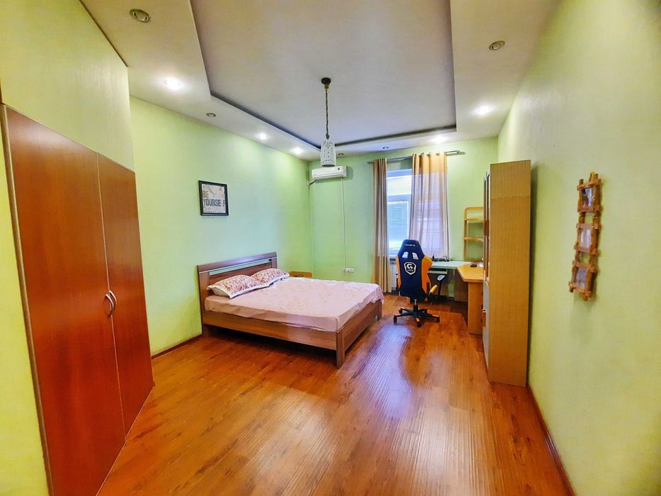 Продаётся Евродом 7 соток на метро Буюк ипак Йули (Академгородок)