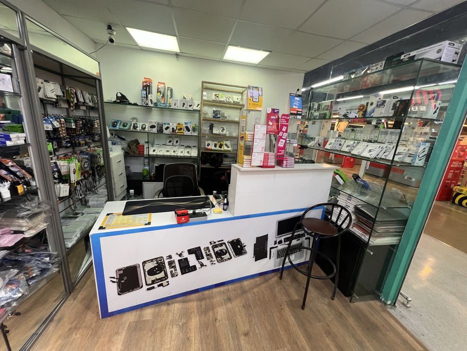 Продам витрины и мебель